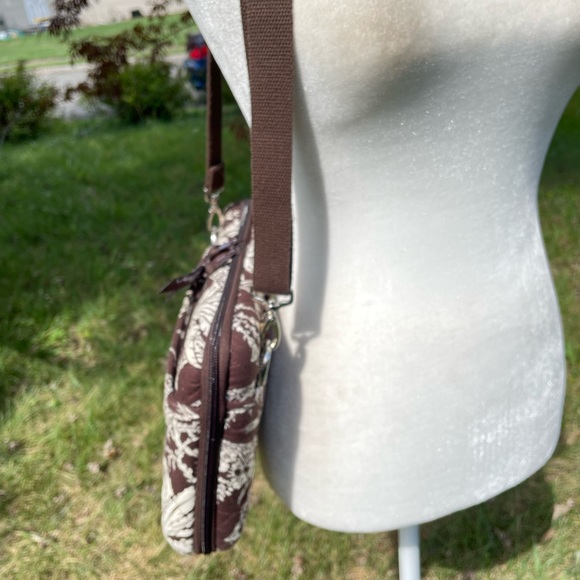 Vera Bradley's Imperial Style Quilted Cotton Covered Tablet/Briefcase - Picture 3 of 14